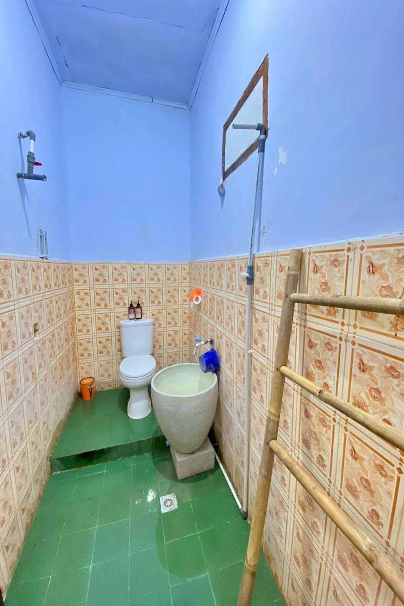 Duyung Rooms & Resto Gerupuk Bumbang Kültér fotó