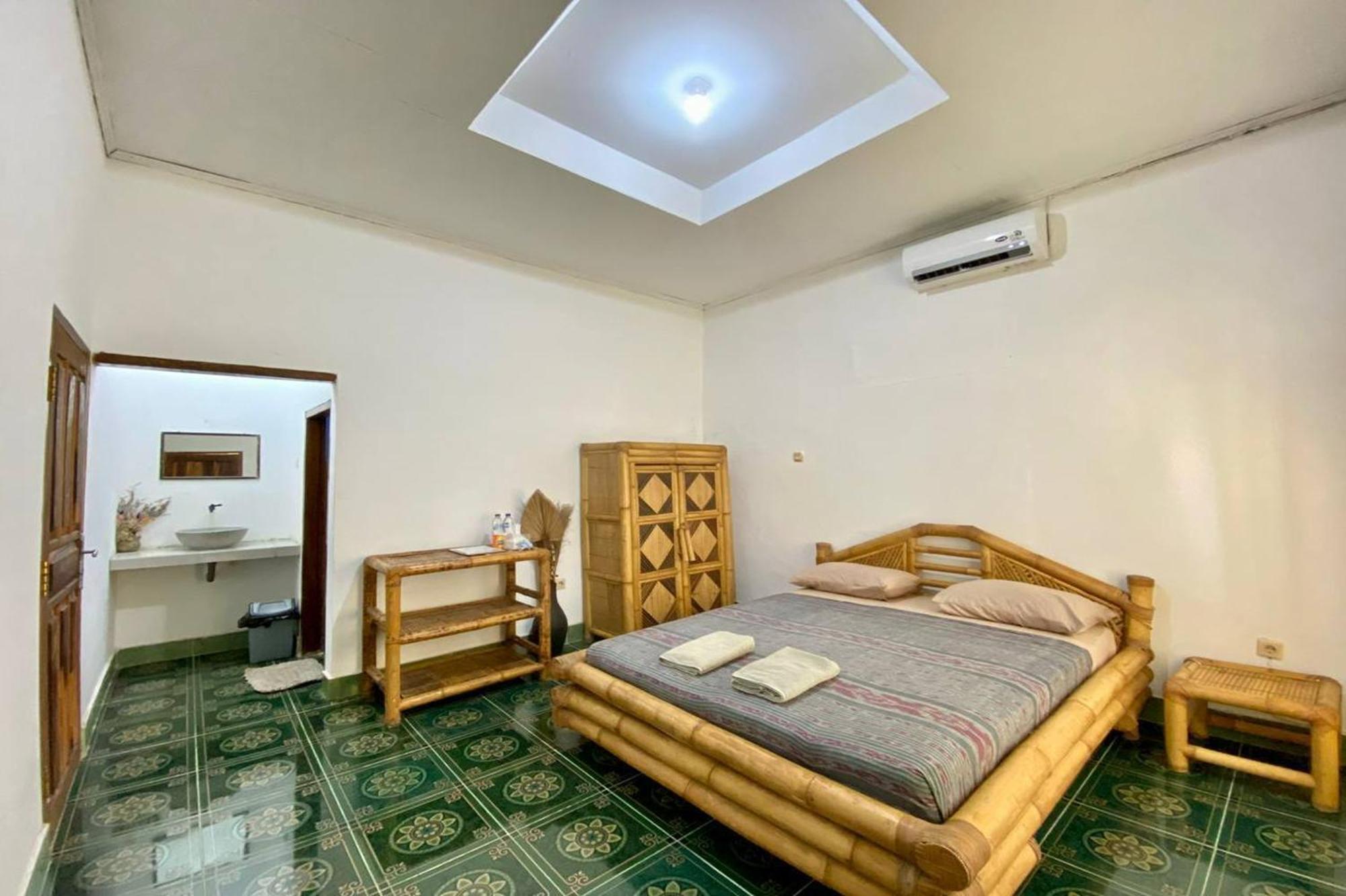 Duyung Rooms & Resto Gerupuk Bumbang Kültér fotó