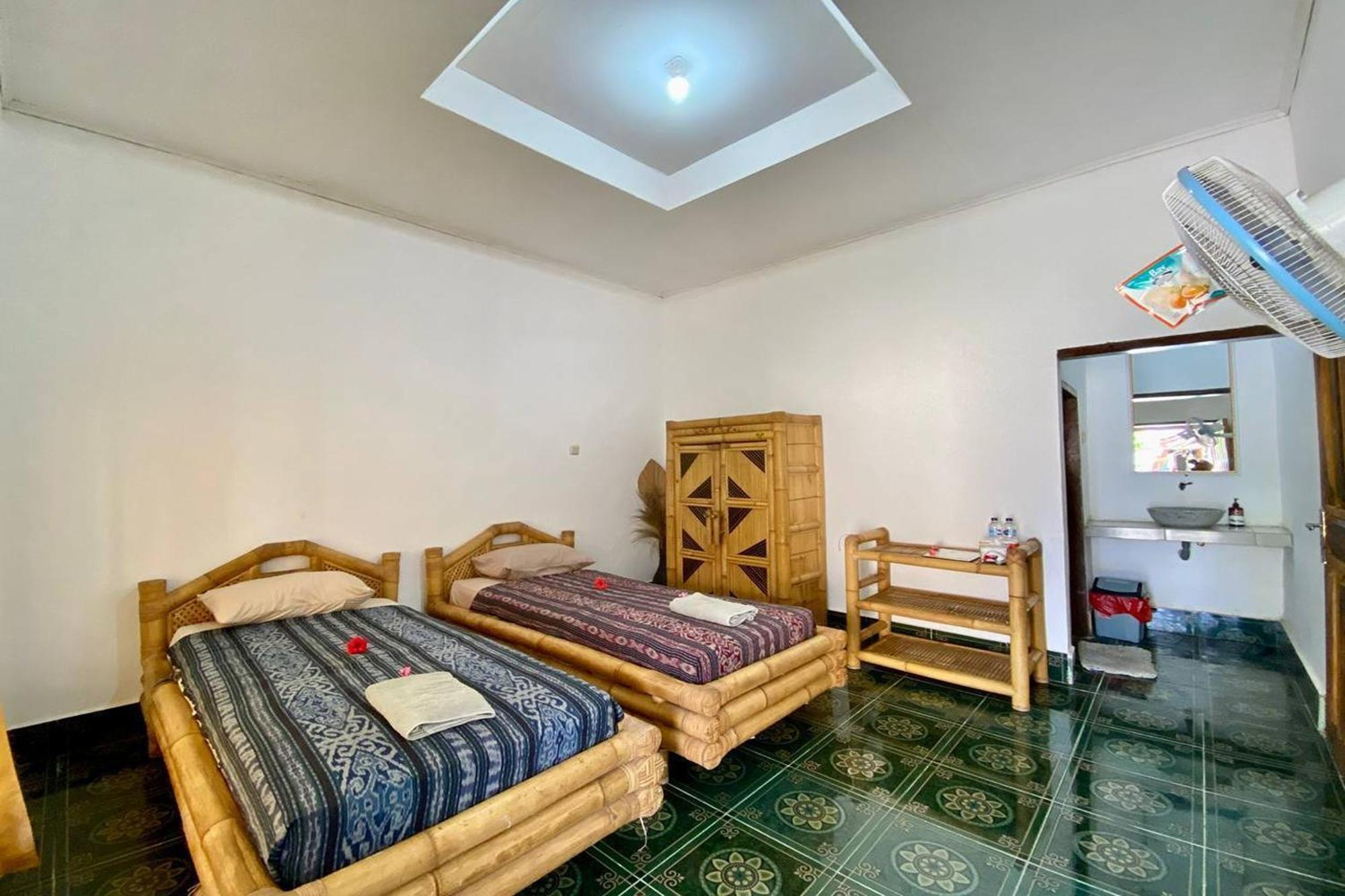 Duyung Rooms & Resto Gerupuk Bumbang Kültér fotó