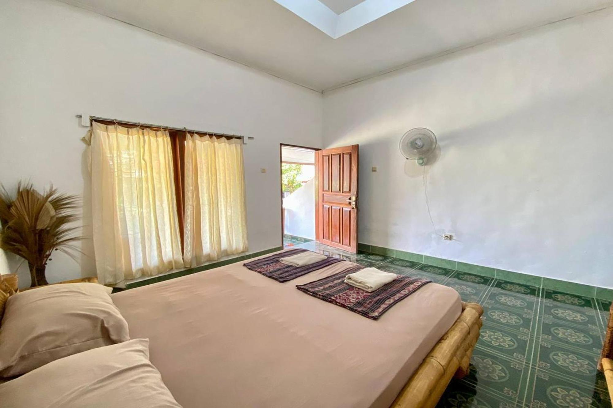 Duyung Rooms & Resto Gerupuk Bumbang Kültér fotó