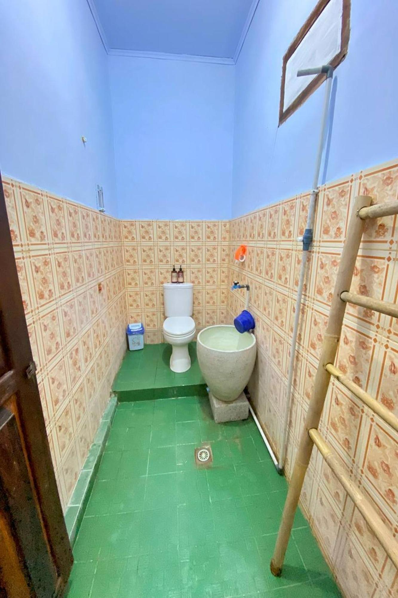 Duyung Rooms & Resto Gerupuk Bumbang Kültér fotó