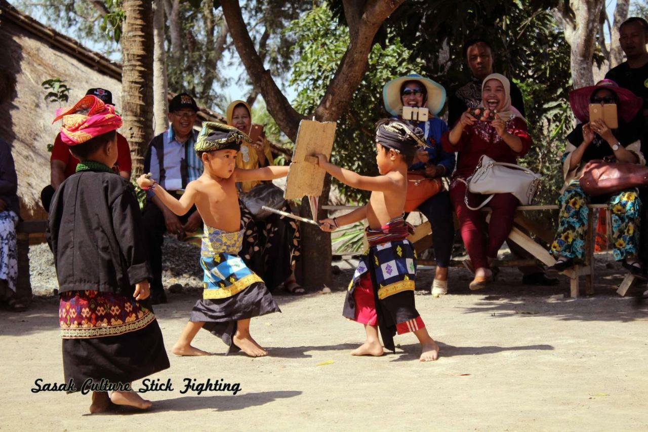 Duyung Rooms & Resto Gerupuk Bumbang Kültér fotó