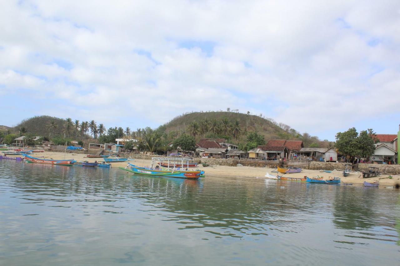 Duyung Rooms & Resto Gerupuk Bumbang Kültér fotó