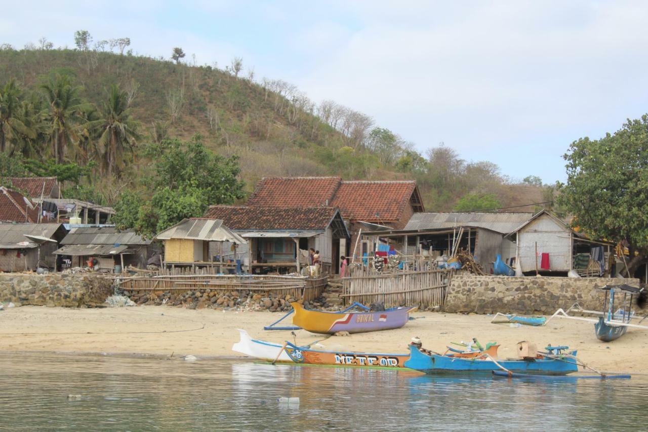 Duyung Rooms & Resto Gerupuk Bumbang Kültér fotó