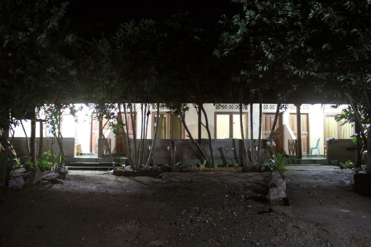 Duyung Rooms & Resto Gerupuk Bumbang Kültér fotó