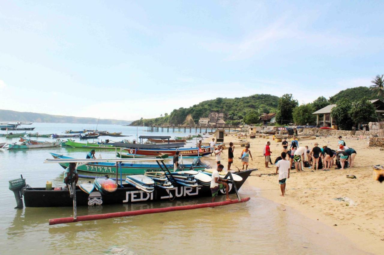 Duyung Rooms & Resto Gerupuk Bumbang Kültér fotó