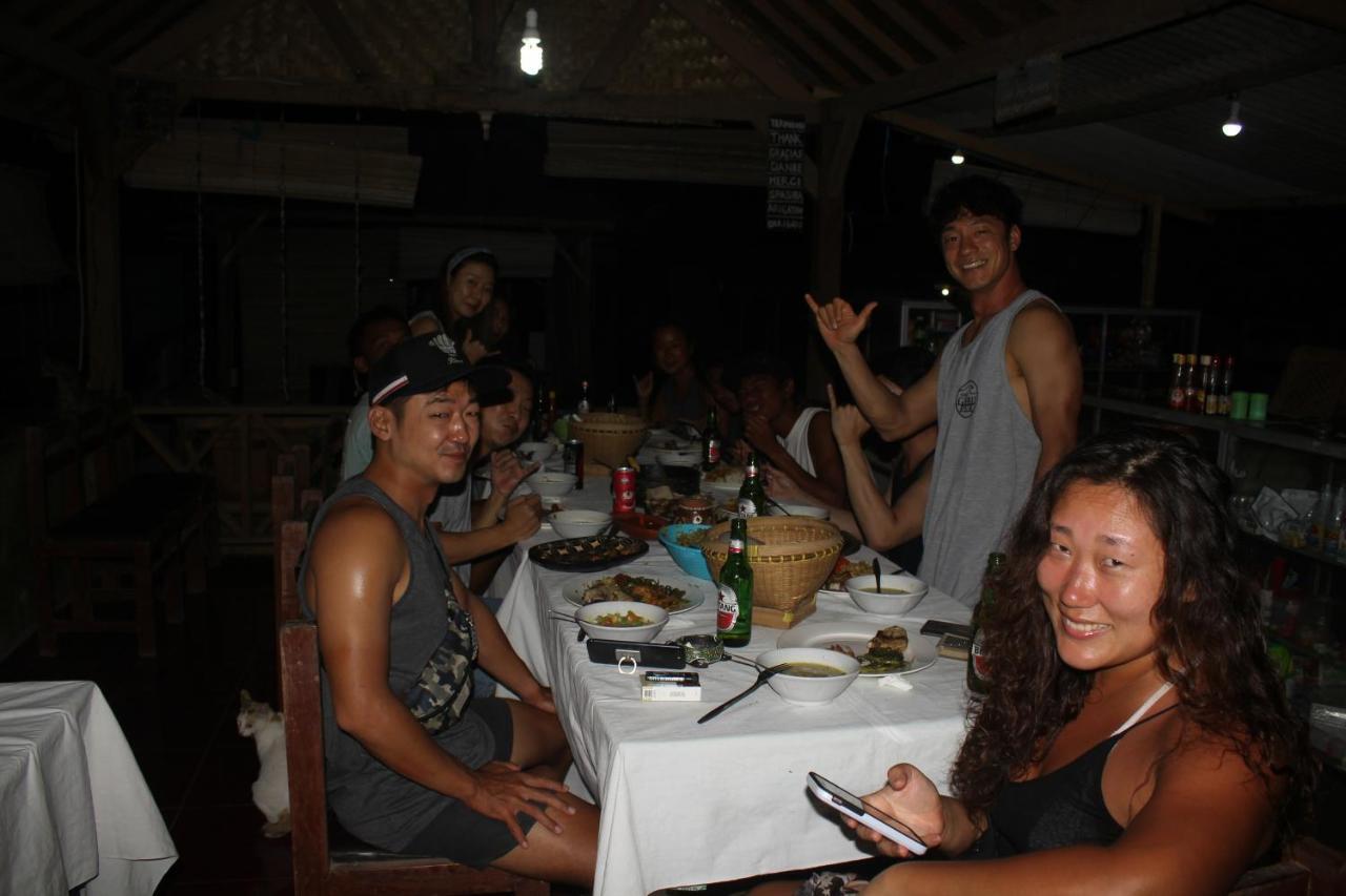 Duyung Rooms & Resto Gerupuk Bumbang Kültér fotó